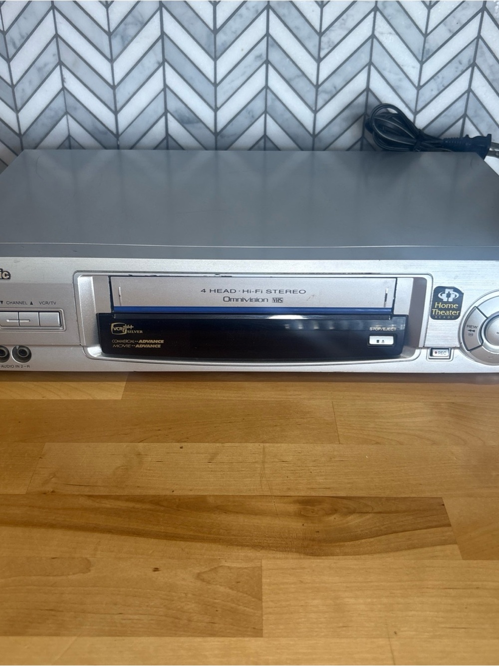 Panasonic PV-V4621 Silver 4-Head Hi-Fi VCR VHS Recorder Powers On No Remote
